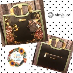 Gorgeous Bag with sequined flower detail 🌸🌺💐